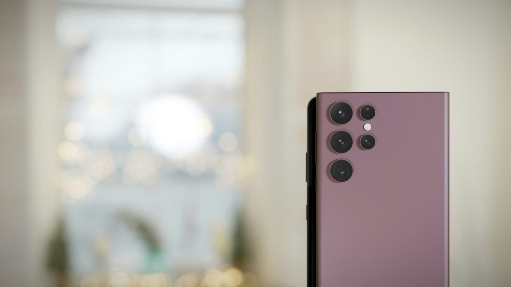 Galaxy S25 FE deve chegar com preço mais alto e especificações mantidas, levantando dúvidas sobre seu custo-benefício